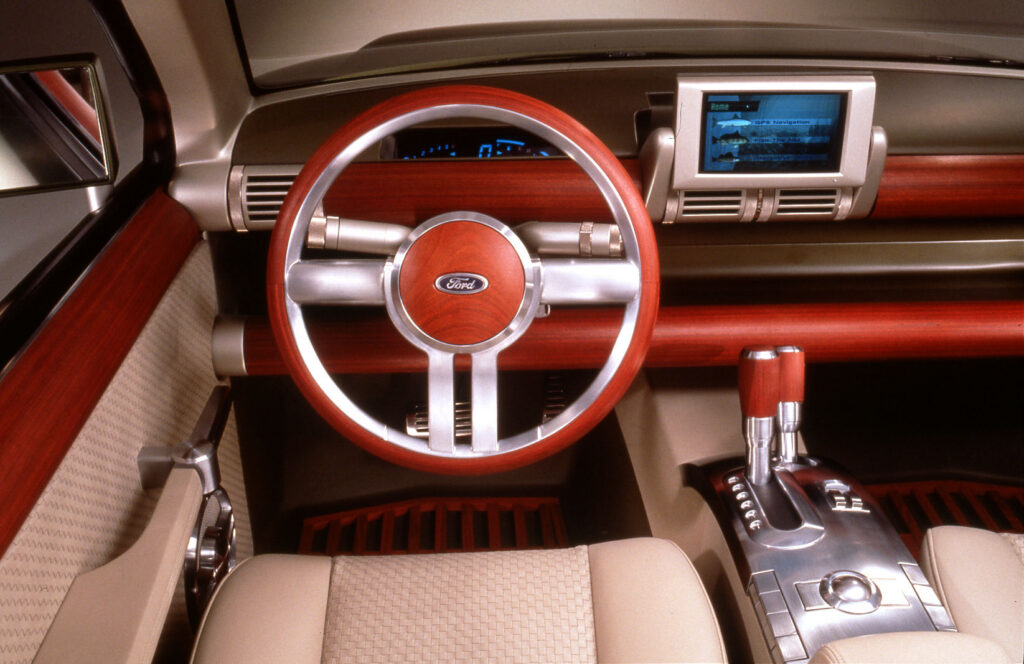 Ford Explorer Sportsman Concept steering wheel