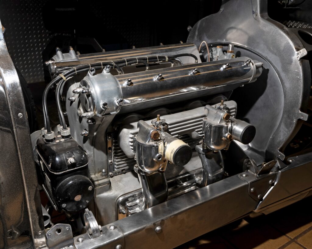 Offys built for midget racing had only two valves per cylinder side-draft Riley carburetors.