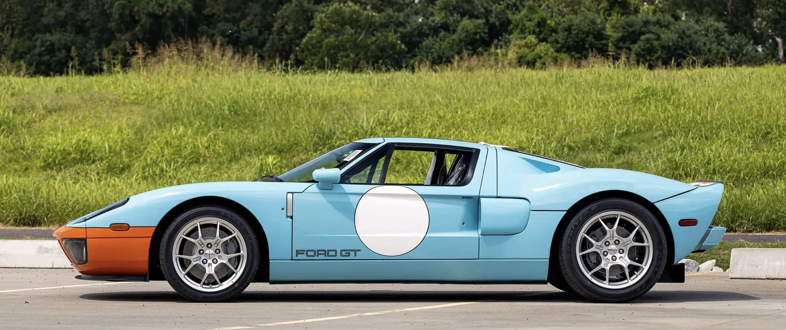 2006 年 Ford GT Heritage Edition 拍出 210 萬美元天價，創下驚人紀錄