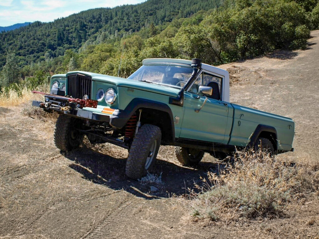 當過度打造成就經典：一輛 1963 年 Jeep J300 Gladiator 的進化之路
